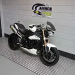Gebruikte Triumph Speed Triple naked bike met 1050cc motor uit 2011 bij NIWA Motoren
