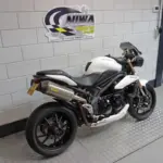 Gebruikte Triumph Speed Triple naked bike met 1050cc motor uit 2011 bij NIWA Motoren