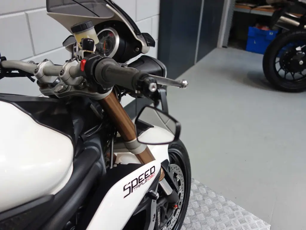 Gebruikte Triumph Speed Triple naked bike met 1050cc motor uit 2011 bij NIWA Motoren