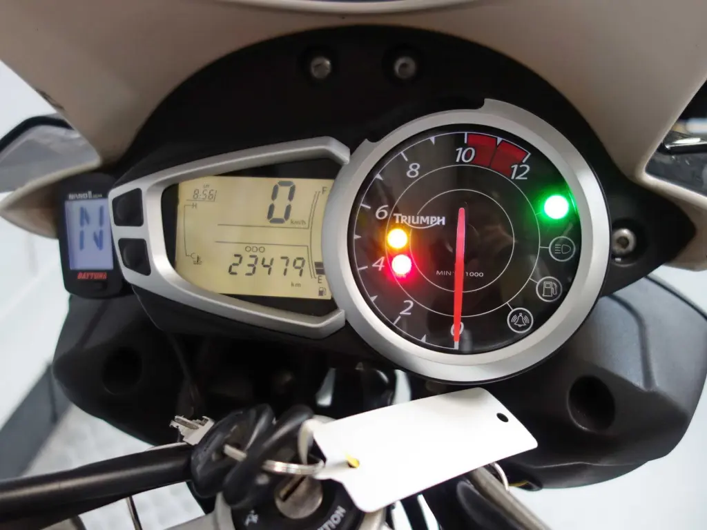 Gebruikte Triumph Speed Triple naked bike met 1050cc motor uit 2011 bij NIWA Motoren