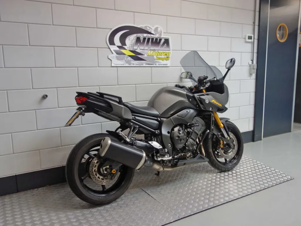 Gebruikte Yamaha FZ8 naked bike met 779cc motor uit 2012 bij NIWA Motoren
