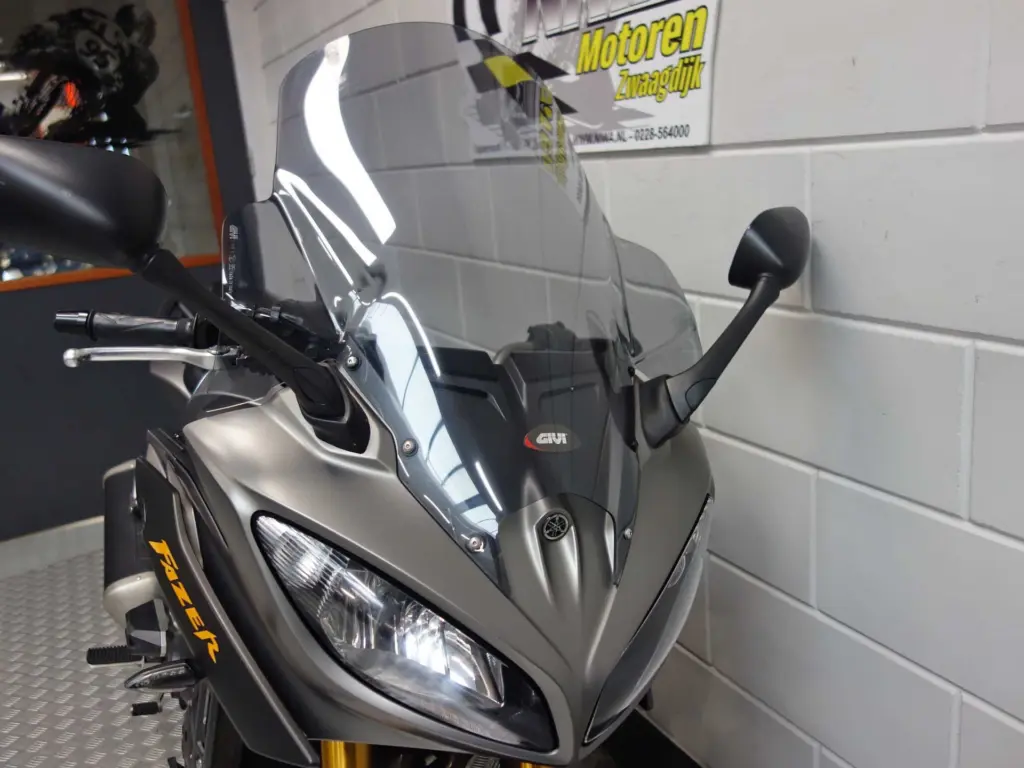 Gebruikte Yamaha FZ8 naked bike met 779cc motor uit 2012 bij NIWA Motoren