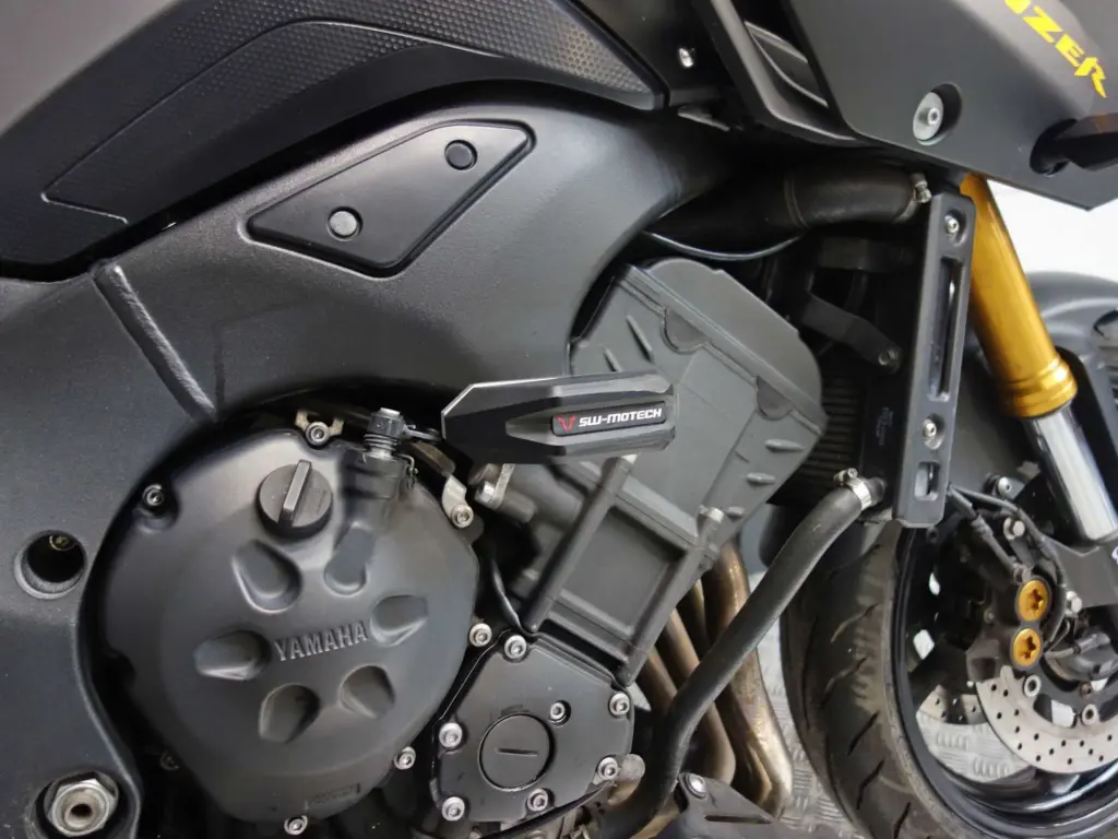 Gebruikte Yamaha FZ8 naked bike met 779cc motor uit 2012 bij NIWA Motoren