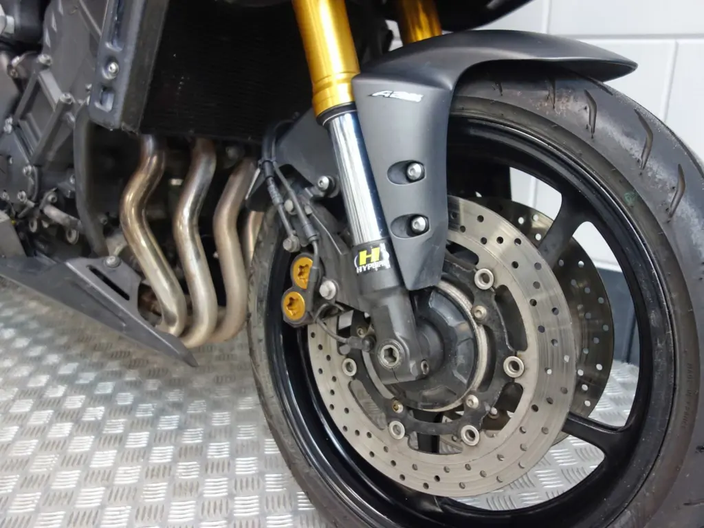 Gebruikte Yamaha FZ8 naked bike met 779cc motor uit 2012 bij NIWA Motoren