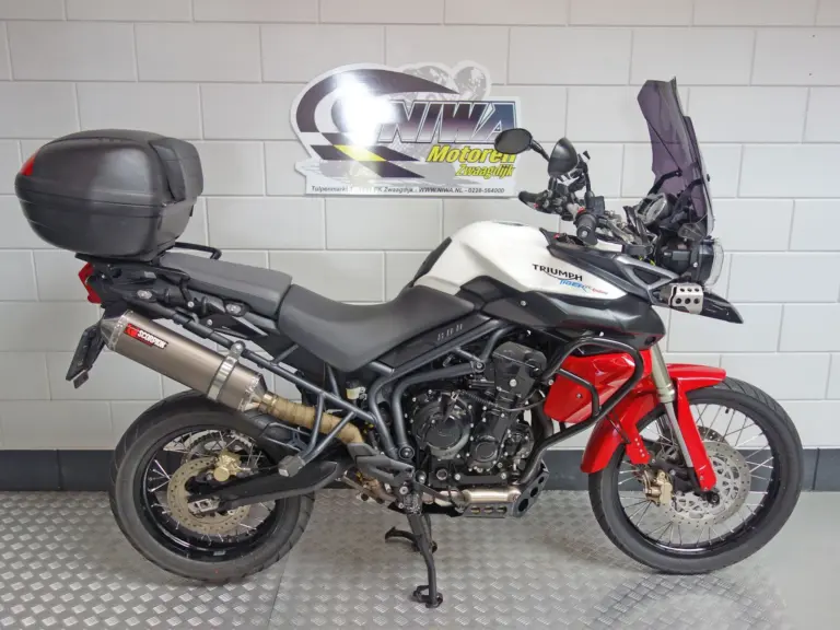 Gebruikte Triumph Tiger all-road met 800cc motor uit 2012 bij NIWA Motoren