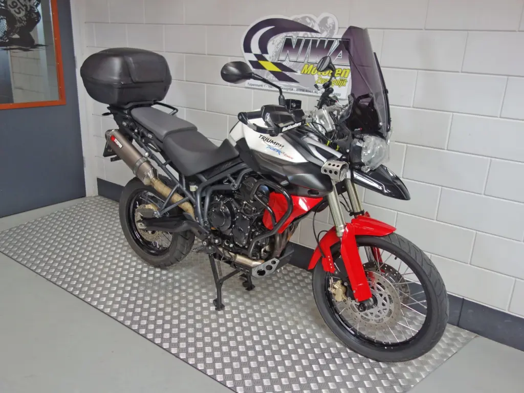 Gebruikte Triumph Tiger all-road met 800cc motor uit 2012 bij NIWA Motoren