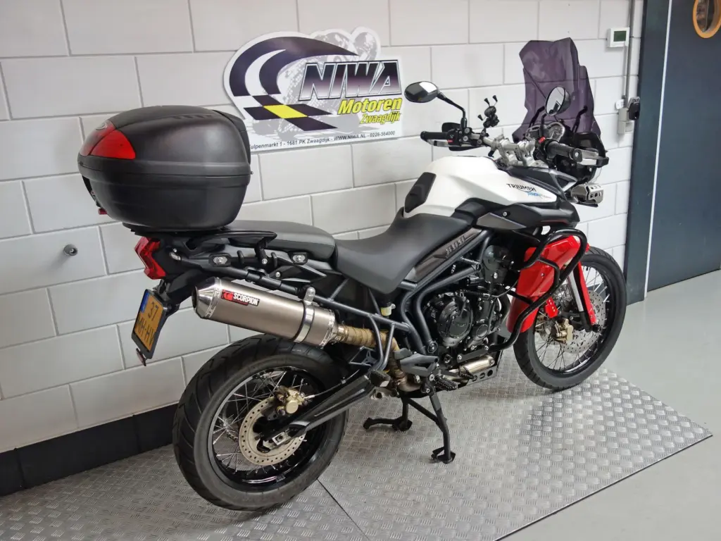 Gebruikte Triumph Tiger all-road met 800cc motor uit 2012 bij NIWA Motoren