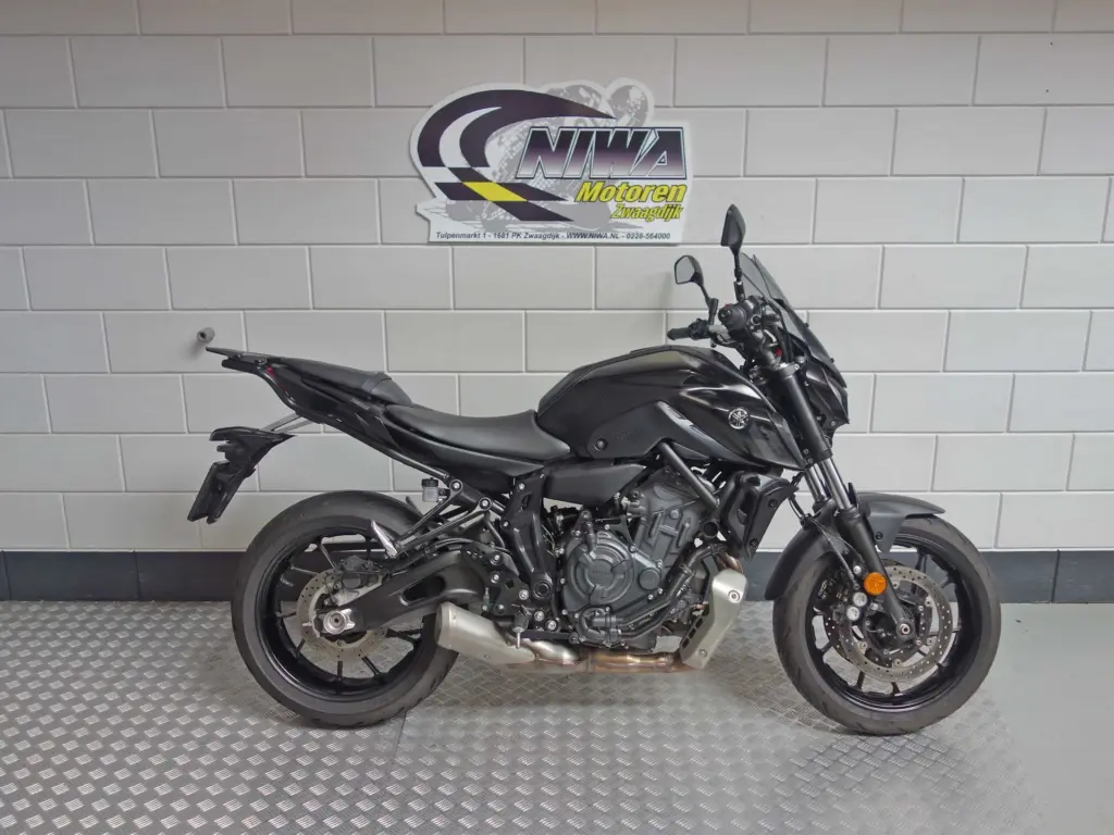 Gebruikte Yamaha MT 07 naked bike met 689cc motor uit 2022 bij NIWA Motoren