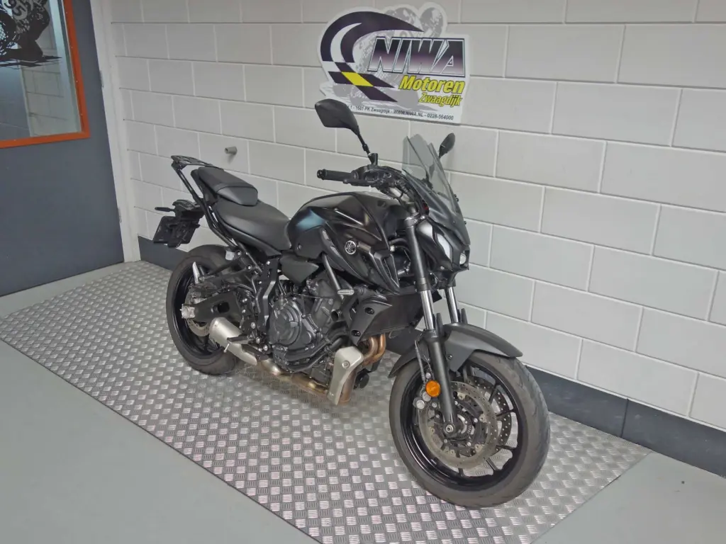 Gebruikte Yamaha MT 07 naked bike met 689cc motor uit 2022 bij NIWA Motoren