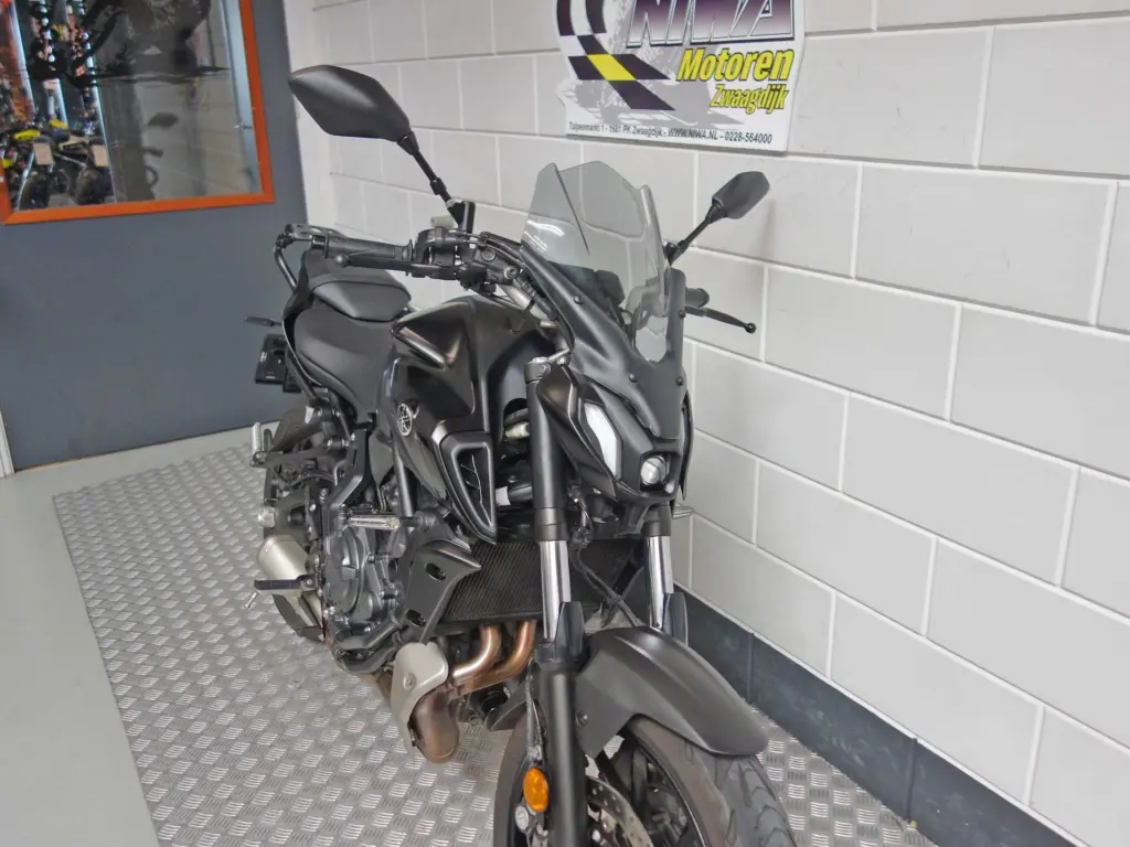 Gebruikte Yamaha MT 07 naked bike met 689cc motor uit 2022 bij NIWA Motoren