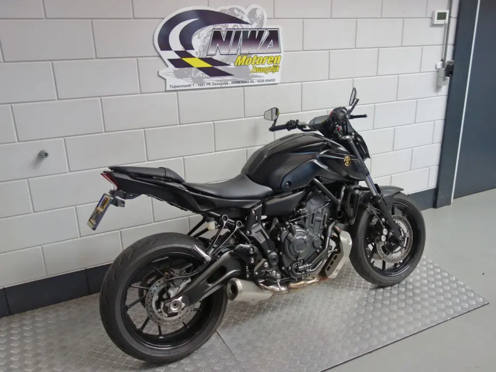 Gebruikte Yamaha MT 07 naked bike met 689cc motor uit 2021 bij NIWA Motoren