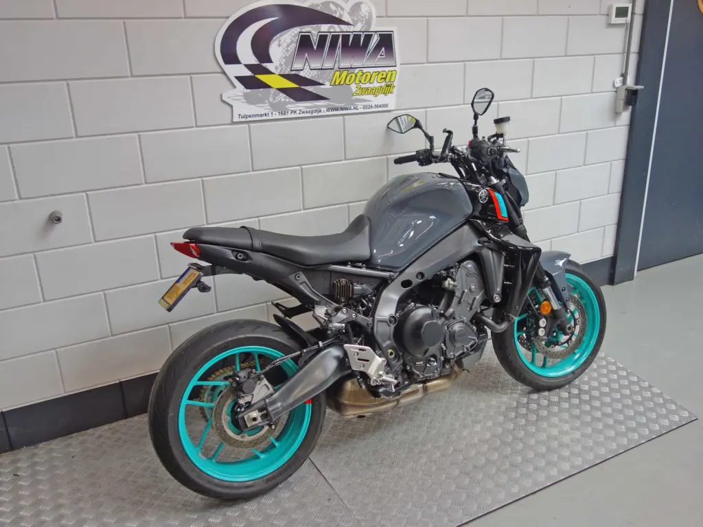 Gebruikte Yamaha MT 09 naked bike met 890cc motor uit 2023 bij NIWA Motoren