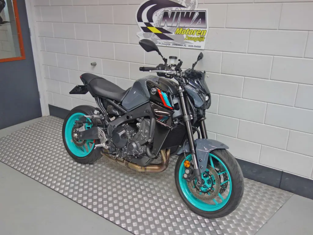 Gebruikte Yamaha MT 09 naked bike met 890cc motor uit 2023 bij NIWA Motoren