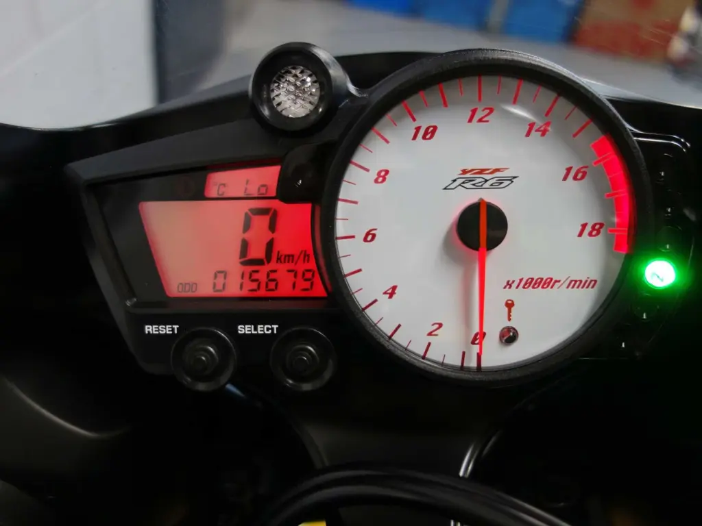 Gebruikte Yamaha YZF supersport met 600cc motor uit 2004 bij NIWA Motoren