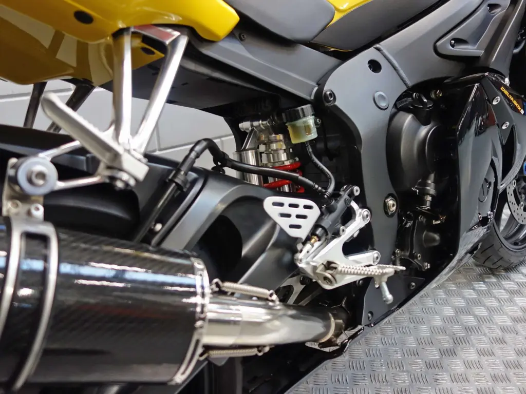Gebruikte Yamaha YZF supersport met 600cc motor uit 2004 bij NIWA Motoren