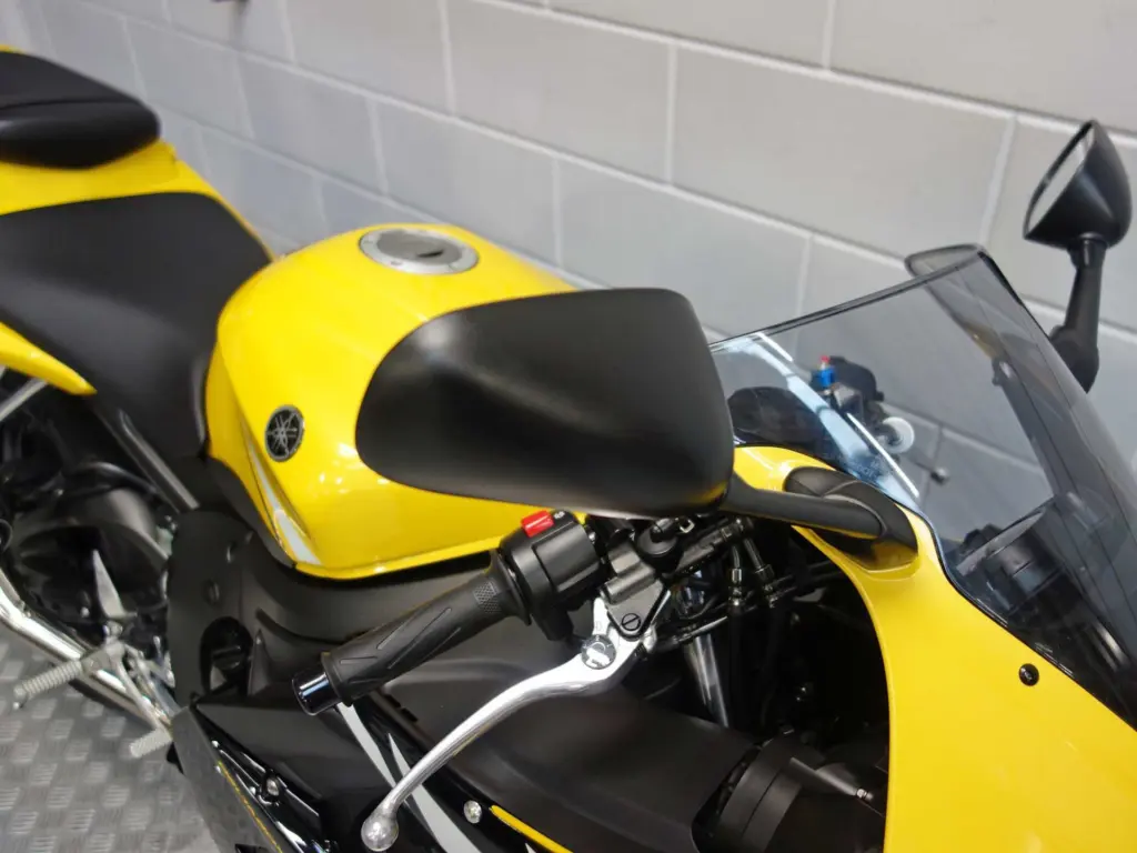 Gebruikte Yamaha YZF supersport met 600cc motor uit 2004 bij NIWA Motoren