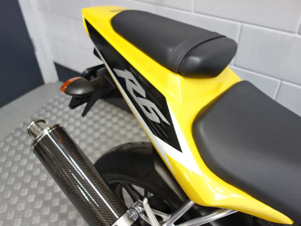 Gebruikte Yamaha YZF supersport met 600cc motor uit 2004 bij NIWA Motoren