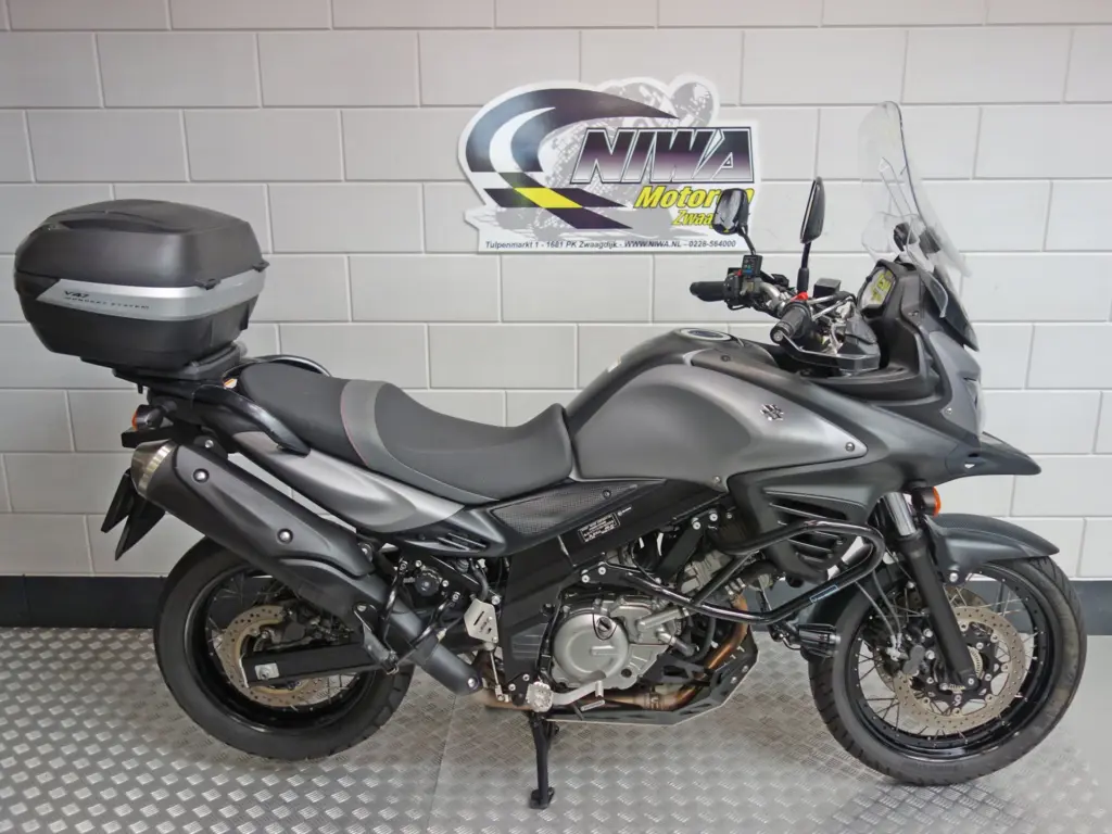 Gebruikte Suzuki V-Strom all-road met 645cc motor uit 2015 bij NIWA Motoren