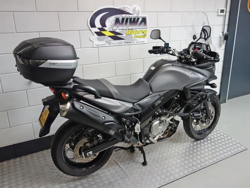Gebruikte Suzuki V-Strom all-road met 645cc motor uit 2015 bij NIWA Motoren