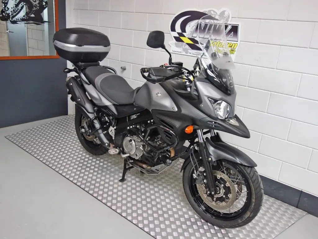 Gebruikte Suzuki V-Strom all-road met 645cc motor uit 2015 bij NIWA Motoren