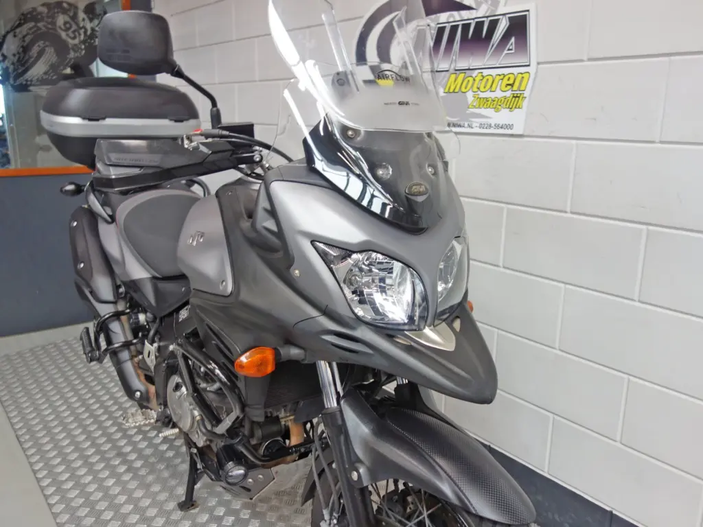 Gebruikte Suzuki V-Strom all-road met 645cc motor uit 2015 bij NIWA Motoren