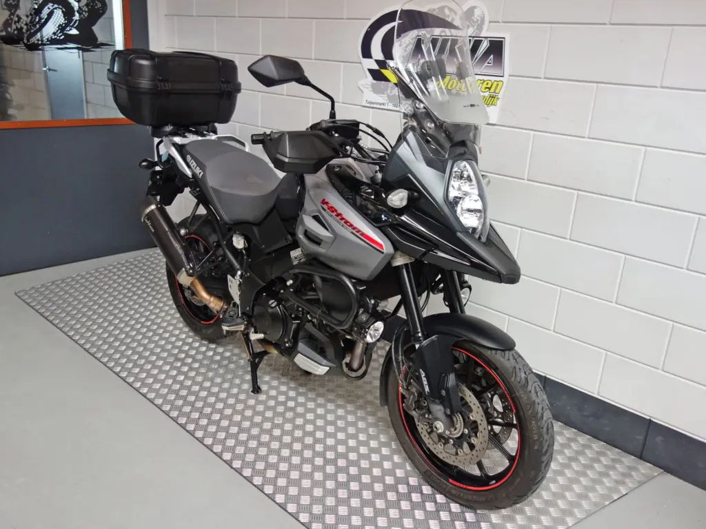 Gebruikte Suzuki V-Strom all-road met 1037cc motor uit 2019 bij NIWA Motoren