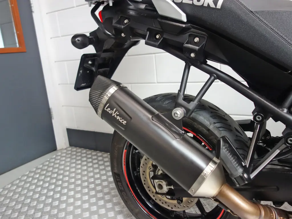 Gebruikte Suzuki V-Strom all-road met 1037cc motor uit 2019 bij NIWA Motoren