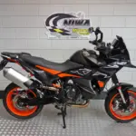 Gebruikte KTM 890 SMT tour met 889cc motor uit 2024 bij NIWA Motoren