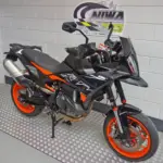 Gebruikte KTM 890 SMT tour met 889cc motor uit 2024 bij NIWA Motoren