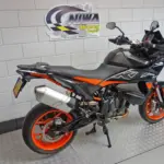 Gebruikte KTM 890 SMT tour met 889cc motor uit 2024 bij NIWA Motoren