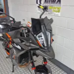 Gebruikte KTM 890 SMT tour met 889cc motor uit 2024 bij NIWA Motoren