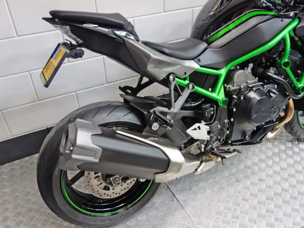 Gebruikte Kawasaki Z H2 tour met 998cc motor uit 2021 bij NIWA Motoren