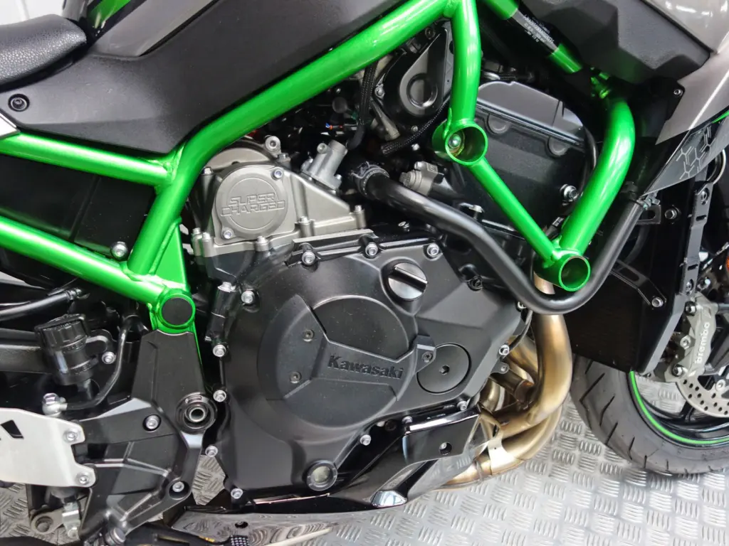 Gebruikte Kawasaki Z H2 tour met 998cc motor uit 2021 bij NIWA Motoren