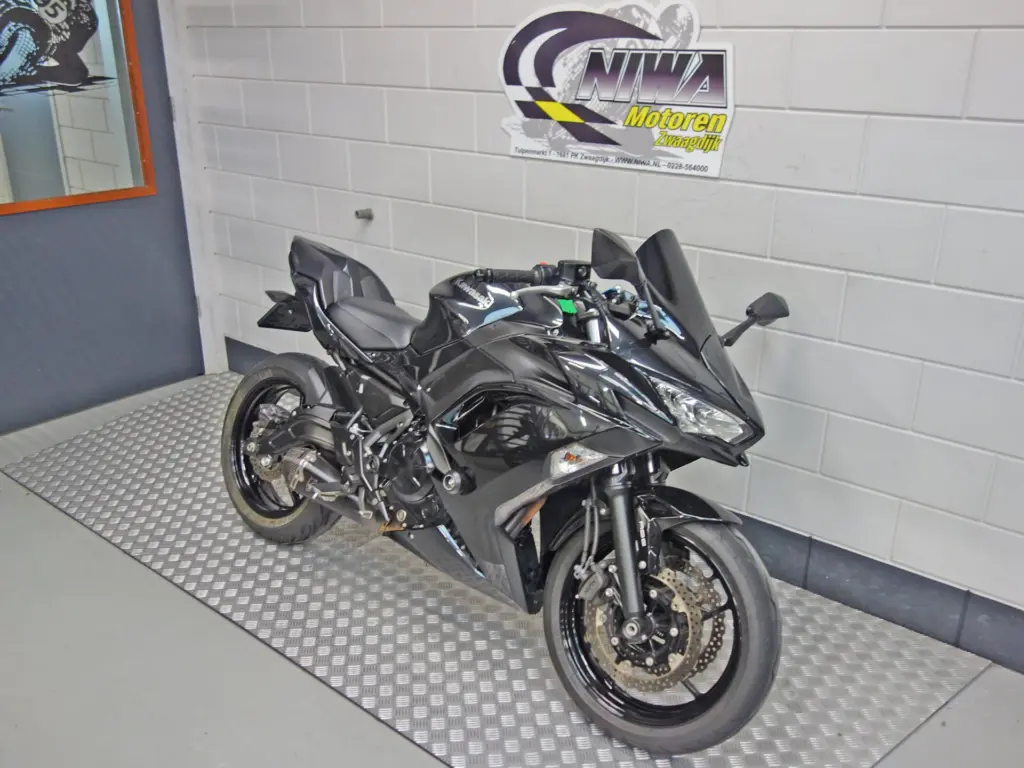 Gebruikte Kawasaki Ninja 650 sport met 649cc motor uit 2020 bij NIWA Motoren