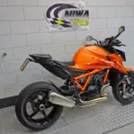 Gebruikte KTM 1390 Super Duke naked bike met 1350cc motor uit 2024 bij NIWA Motoren