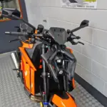 Gebruikte KTM 1390 Super Duke naked bike met 1350cc motor uit 2024 bij NIWA Motoren