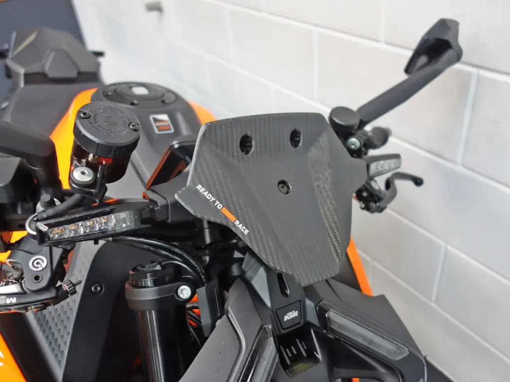 Gebruikte KTM 1390 Super Duke naked bike met 1350cc motor uit 2024 bij NIWA Motoren