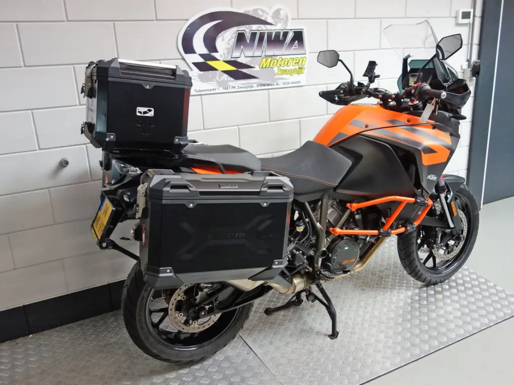 Gebruikte KTM 1290 Super Adventure all-road met 1301cc motor uit 2019 bij NIWA Motoren