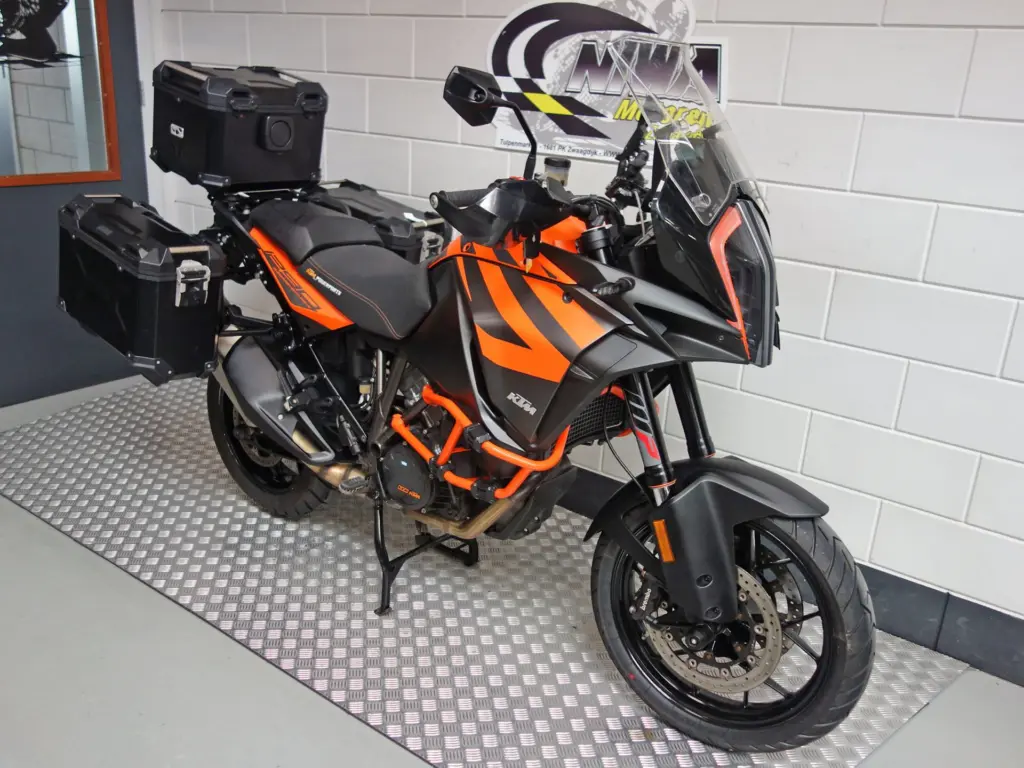 Gebruikte KTM 1290 Super Adventure all-road met 1301cc motor uit 2019 bij NIWA Motoren