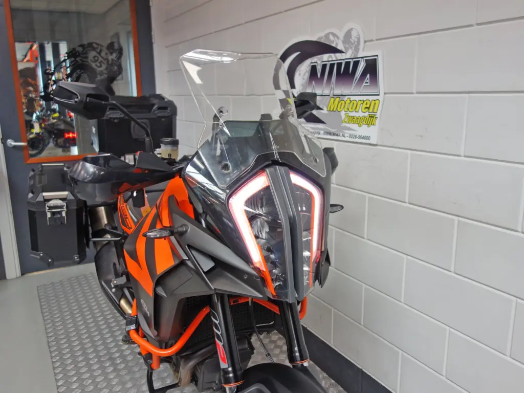 Gebruikte KTM 1290 Super Adventure all-road met 1301cc motor uit 2019 bij NIWA Motoren
