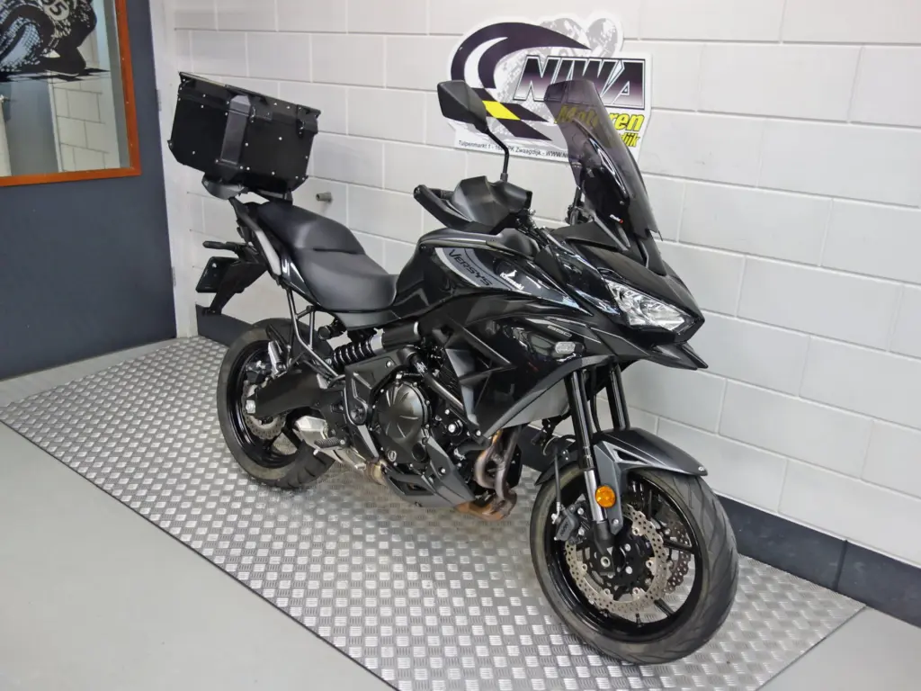 Gebruikte Kawasaki Versys 650 all-road met 649cc motor uit 2026 bij NIWA Motoren