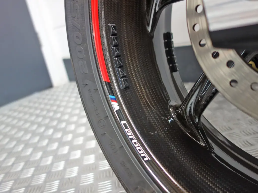 Gebruikte BMW M 1000 R naked bike met 999cc motor uit 2023 bij NIWA Motoren
