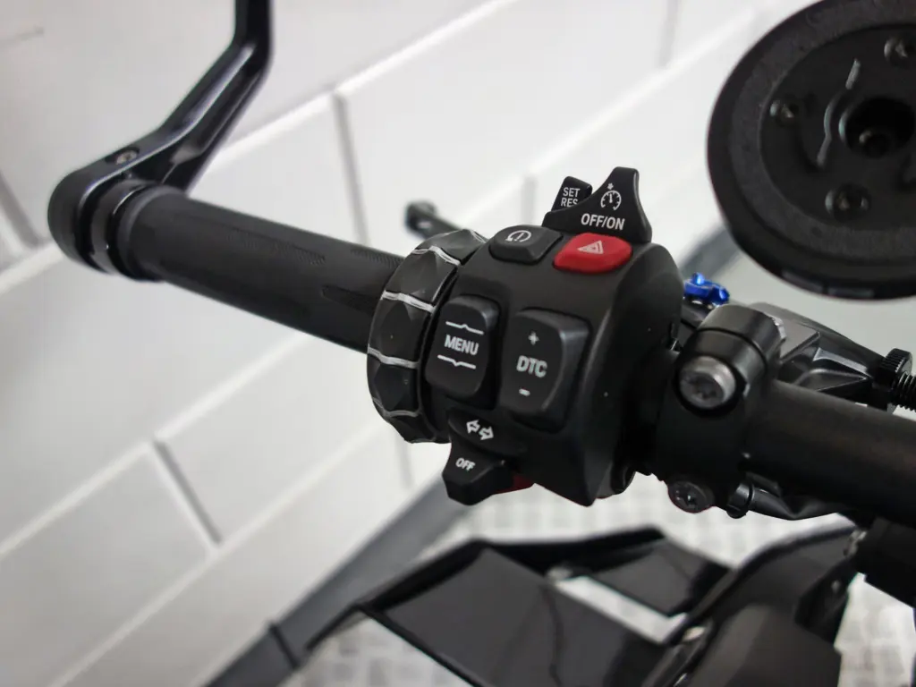 Gebruikte BMW M 1000 R naked bike met 999cc motor uit 2023 bij NIWA Motoren