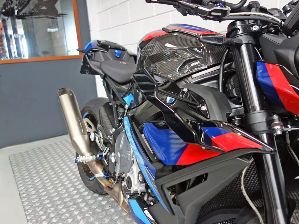 Gebruikte BMW M 1000 R naked bike met 999cc motor uit 2023 bij NIWA Motoren