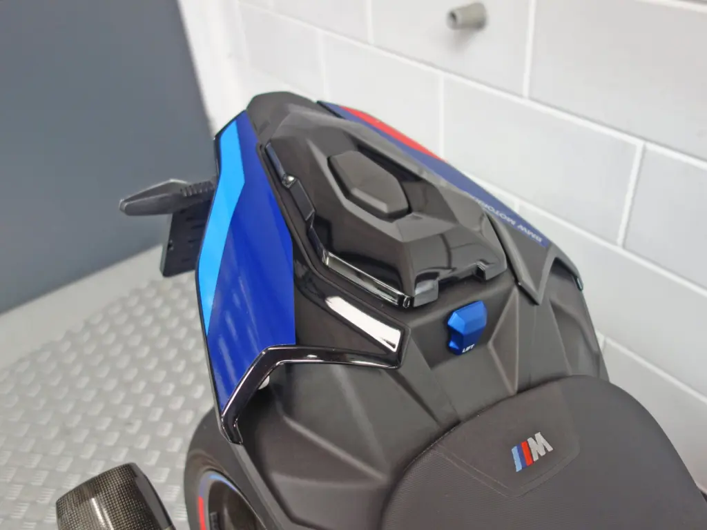 Gebruikte BMW M 1000 R naked bike met 999cc motor uit 2023 bij NIWA Motoren