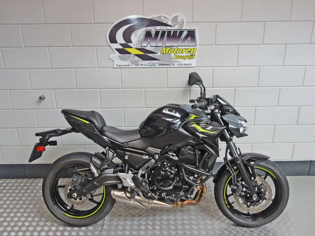 Gebruikte Kawasaki Z650 tour met 649cc motor uit 2024 bij NIWA Motoren