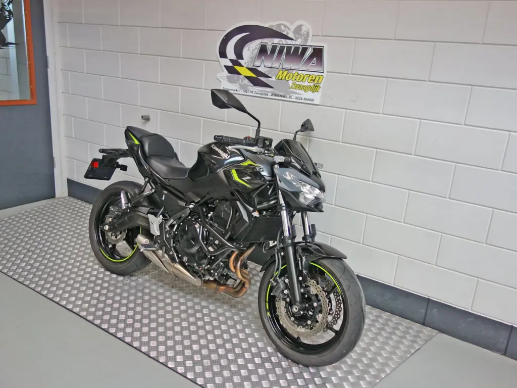 Gebruikte Kawasaki Z650 tour met 649cc motor uit 2024 bij NIWA Motoren