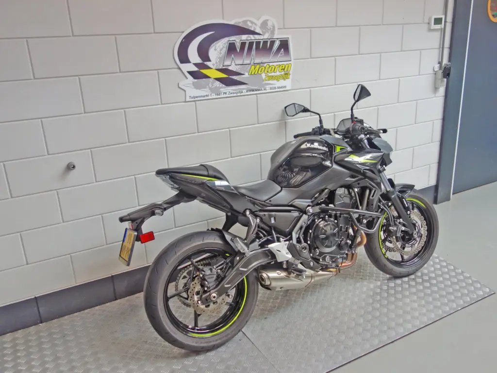 Gebruikte Kawasaki Z650 tour met 649cc motor uit 2024 bij NIWA Motoren
