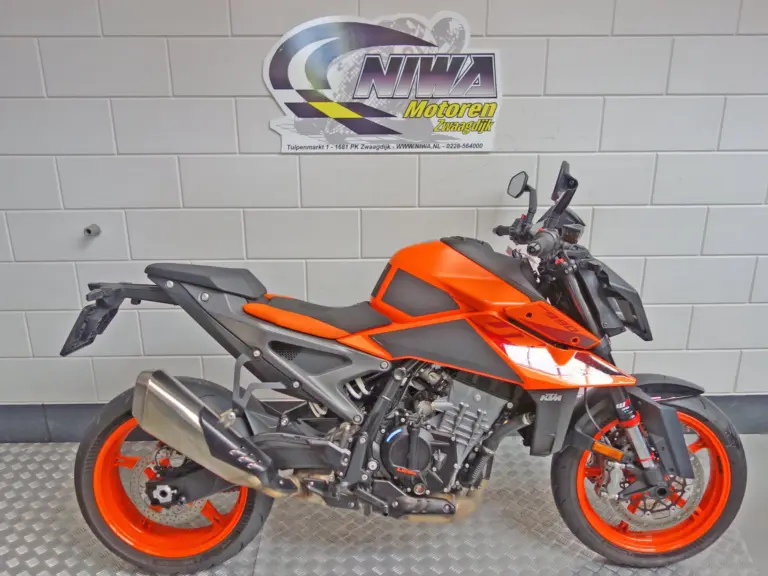 KTM 990 Duke bij NIWA Motoren