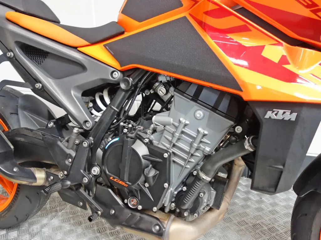 Gebruikte KTM 990 Duke tour met 947cc motor uit 2025 bij NIWA Motoren